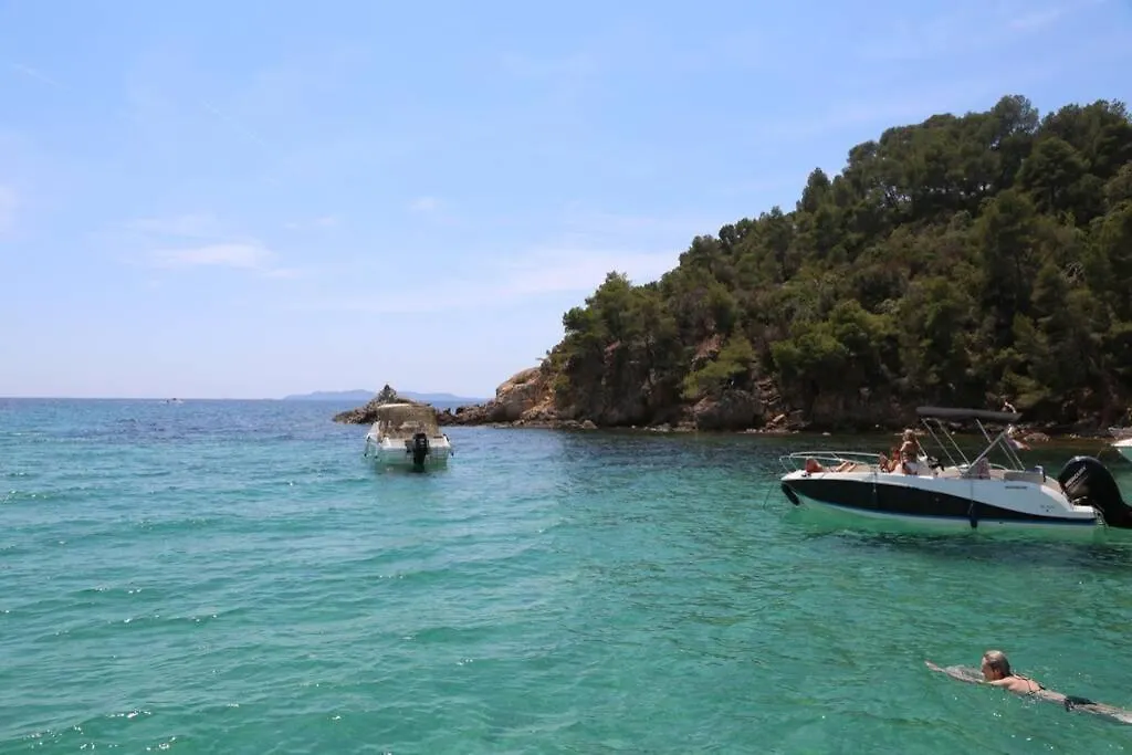 Suite 1 Chambre, 1 Sejour, Climatise, Piscines, 400M De La Mer La Londe-les-Maures France
