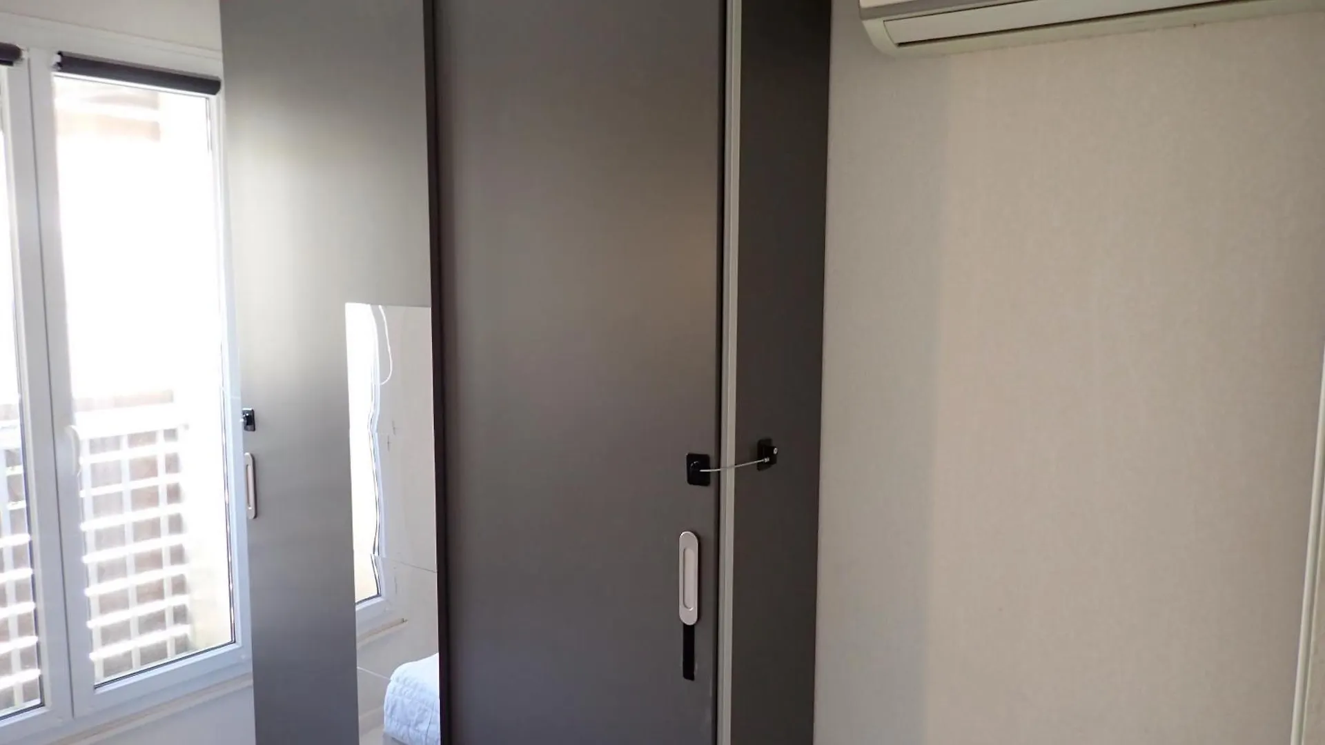 Suite 1 Chambre, 1 Sejour, Climatise, Piscines, 400M De La Mer La Londe-les-Maures 0*,  France